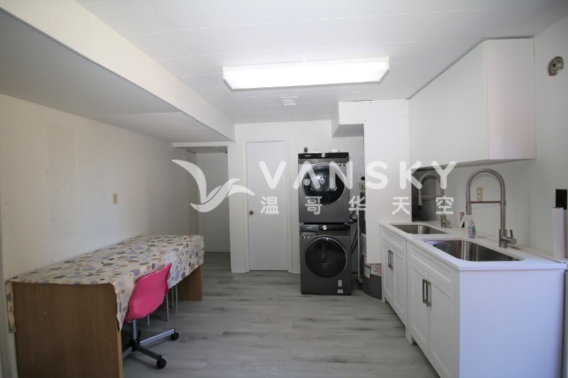 250823112505_kitchen 1.JPG